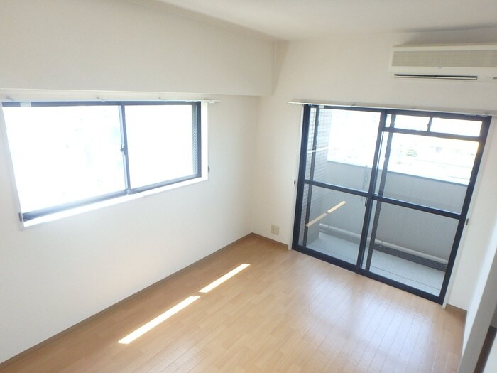 物件内観写真14　(室内からの展望)