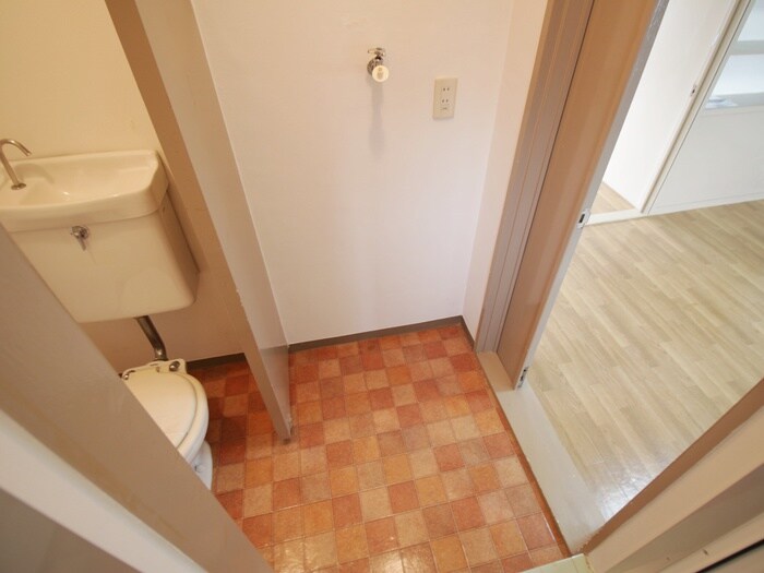 物件内観写真16　(洗濯機置場)