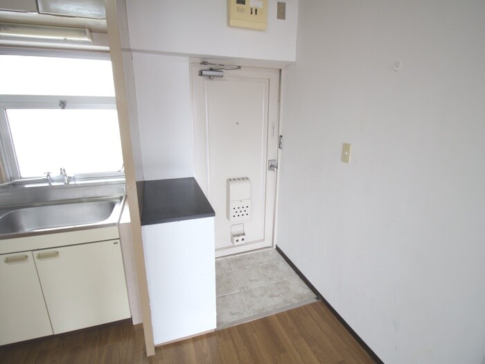 物件内観写真18　(玄関)