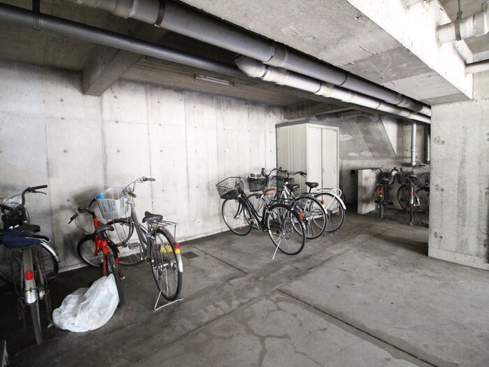 物件外観写真3　(駐輪場)
