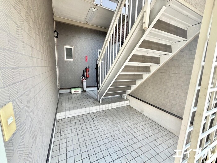 物件外観写真5　(エントランス部分)