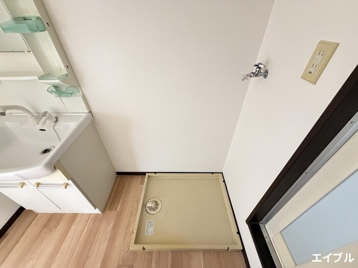 物件内観写真12　(洗濯機置場)