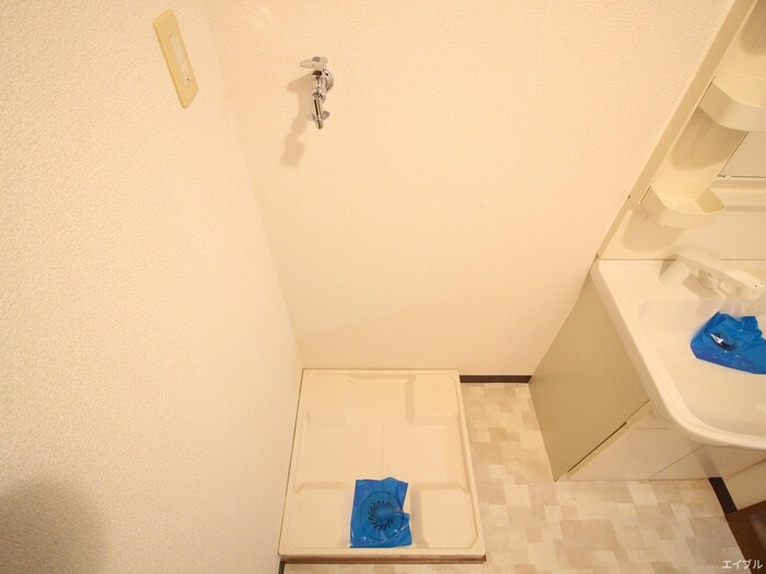 物件内観写真16　(洗濯機置場)