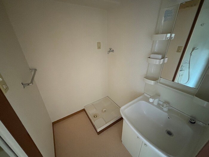 物件内観写真16　(洗濯機置場)