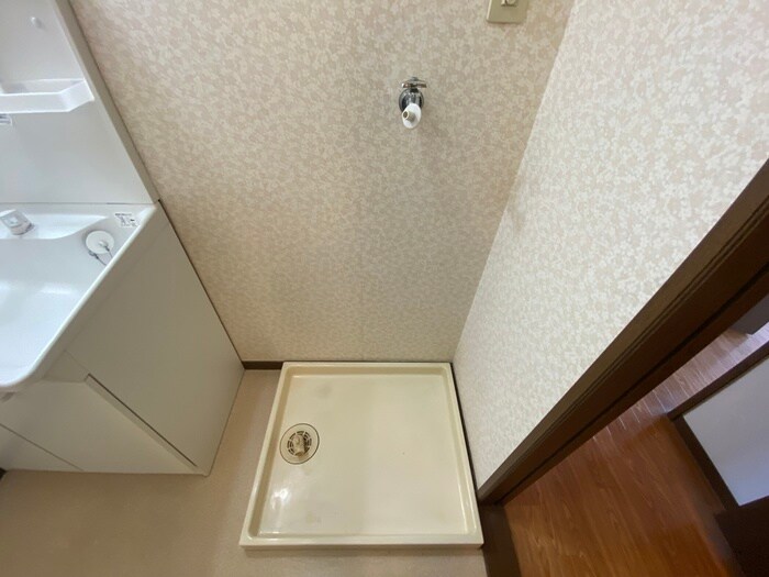 物件内観写真16　(洗濯機置場)