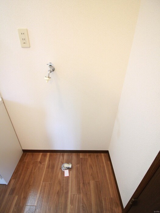 物件内観写真12　(洗濯機置場)