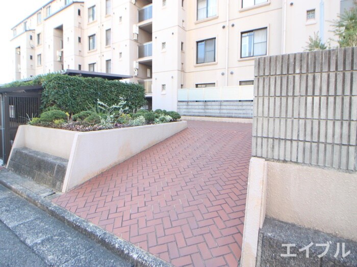 物件外観写真5　(エントランス部分)