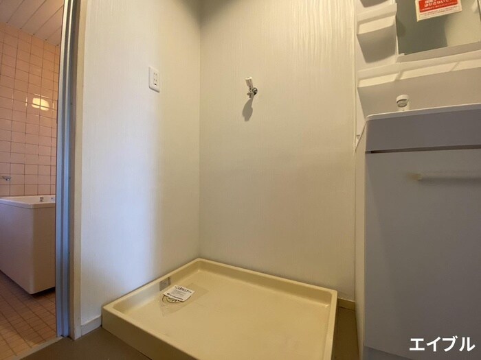 物件内観写真14　(洗濯機置場)