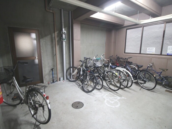 物件外観写真3　(駐輪場)