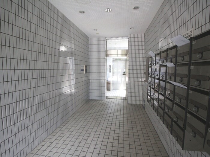 物件外観写真5　(エントランス部分)