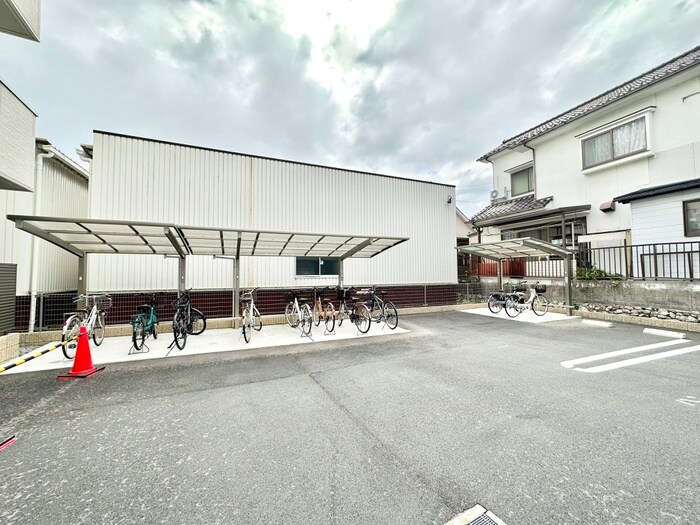 物件外観写真5　(駐輪場)