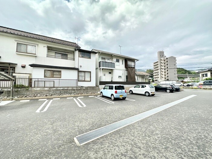 物件外観写真6　(駐車場)