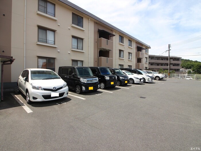物件外観写真2　(駐車場)