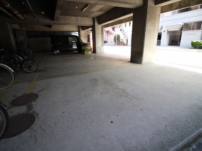 物件外観写真3　(駐車場)