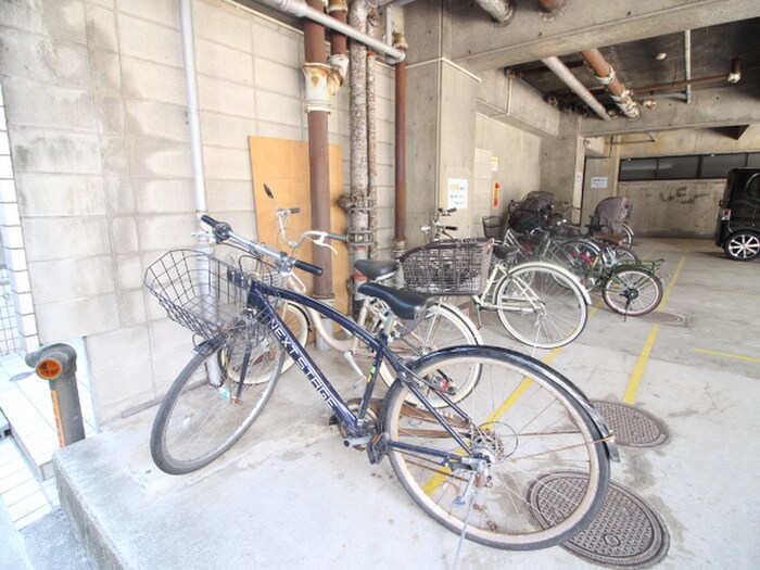 物件外観写真4　(駐輪場)