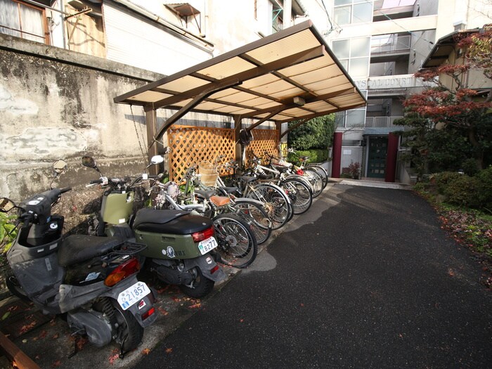 物件外観写真5　(駐輪場)