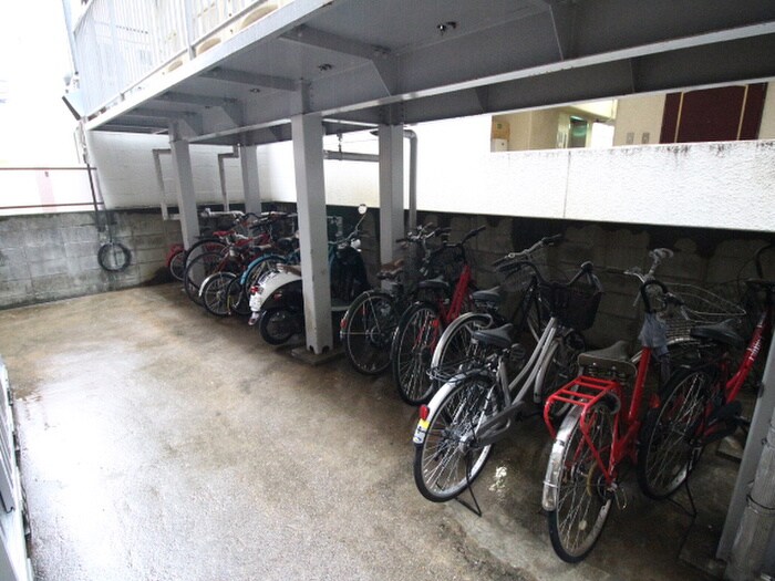 物件外観写真2　(駐輪場)