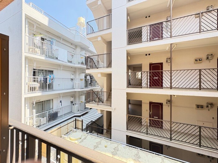 物件内観写真15　(室内からの展望)