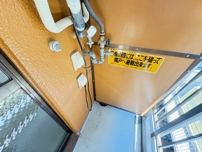 物件内観写真16　(洗濯機置場)