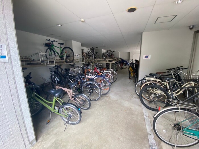 物件外観写真5　(駐輪場)