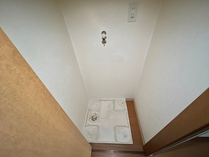 物件内観写真15　(洗濯機置場)