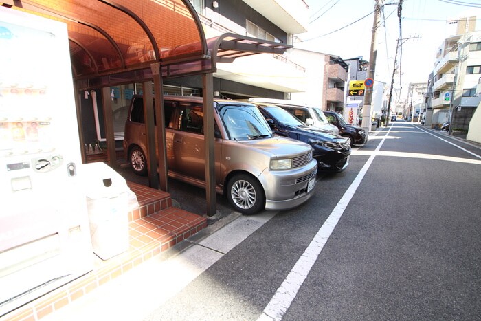 物件外観写真4　(駐車場)