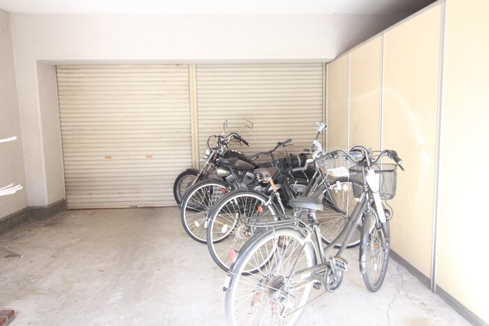 物件外観写真6　(駐輪場)