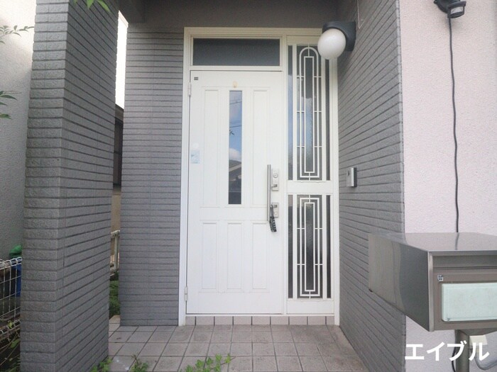 物件外観写真5　(エントランス部分)