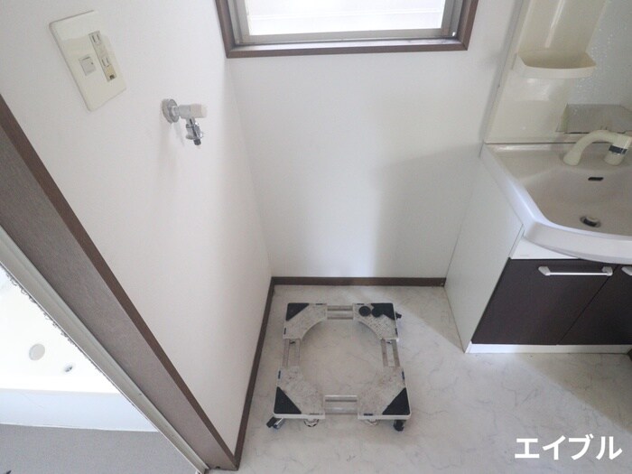 物件内観写真12　(洗濯機置場)