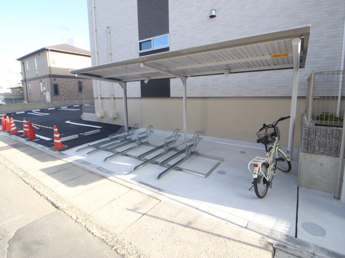 物件外観写真5　(駐輪場)
