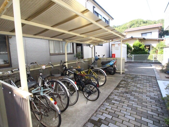 物件外観写真4　(駐輪場)