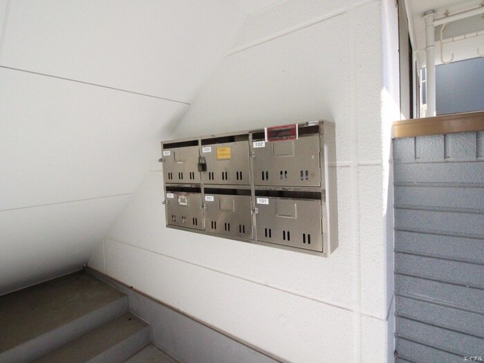 物件外観写真6　(エントランス部分)