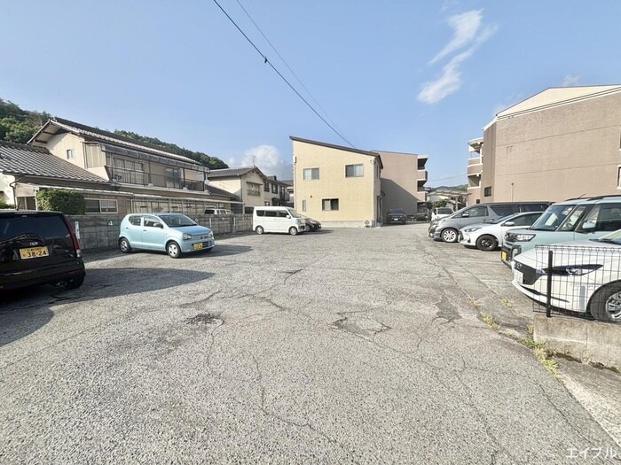 物件外観写真4　(駐車場)