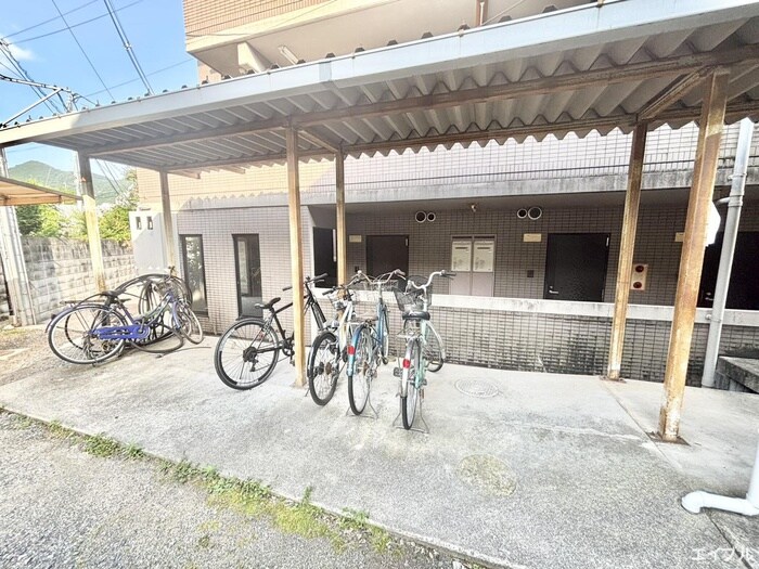 物件外観写真5　(駐輪場)