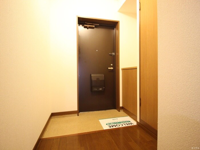 物件内観写真12　(玄関)