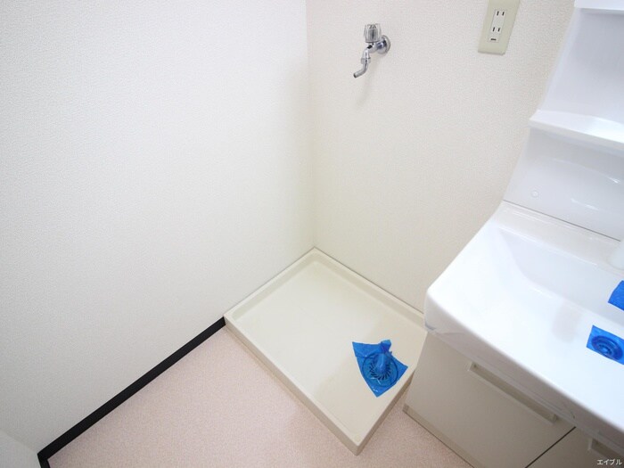 物件内観写真16　(洗濯機置場)