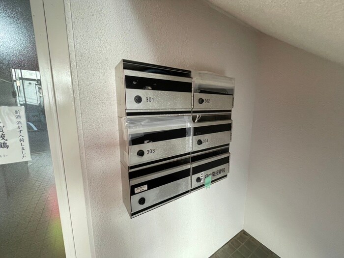 物件外観写真4　(エントランス部分)