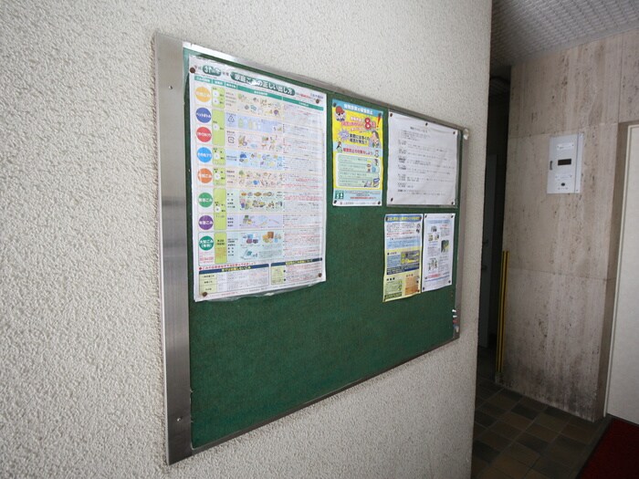 物件外観写真6　(エントランス部分)