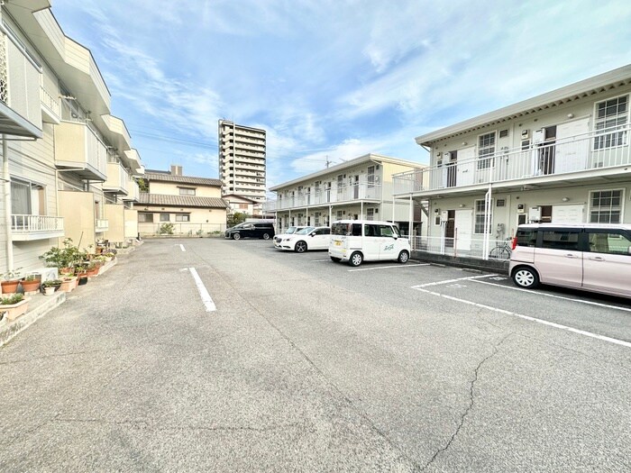 物件外観写真2　(駐車場)