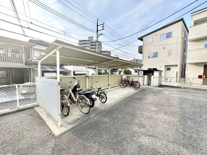 物件外観写真3　(駐輪場)