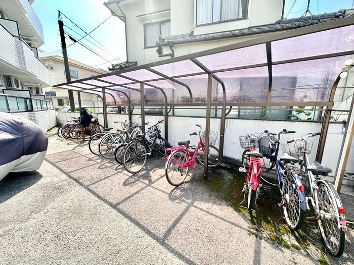 物件外観写真5　(駐輪場)