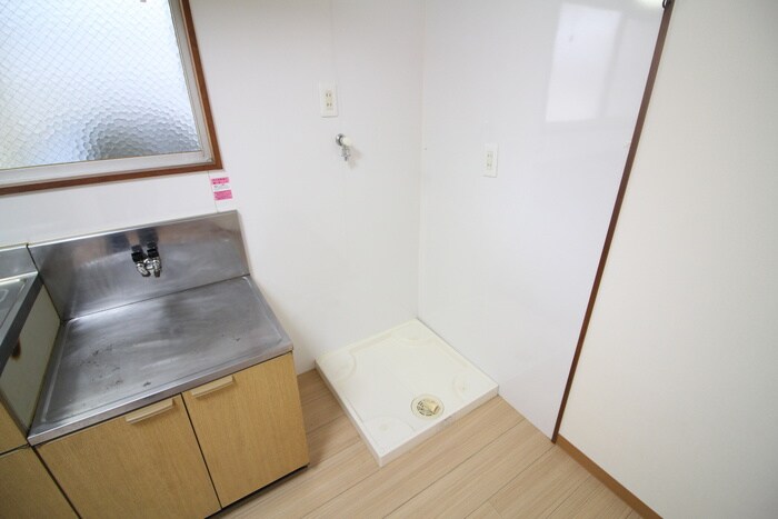 物件内観写真10　(洗濯機置場)