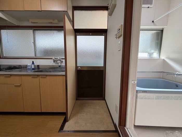 物件内観写真16　(玄関)