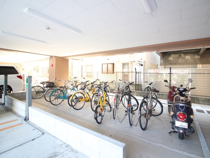 物件外観写真5　(駐輪場)