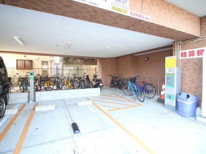 物件外観写真6　(駐車場)