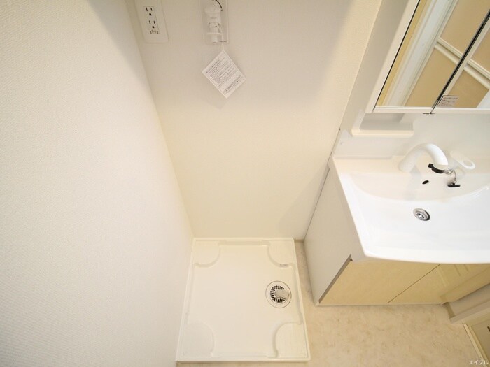 物件内観写真15　(洗濯機置場)