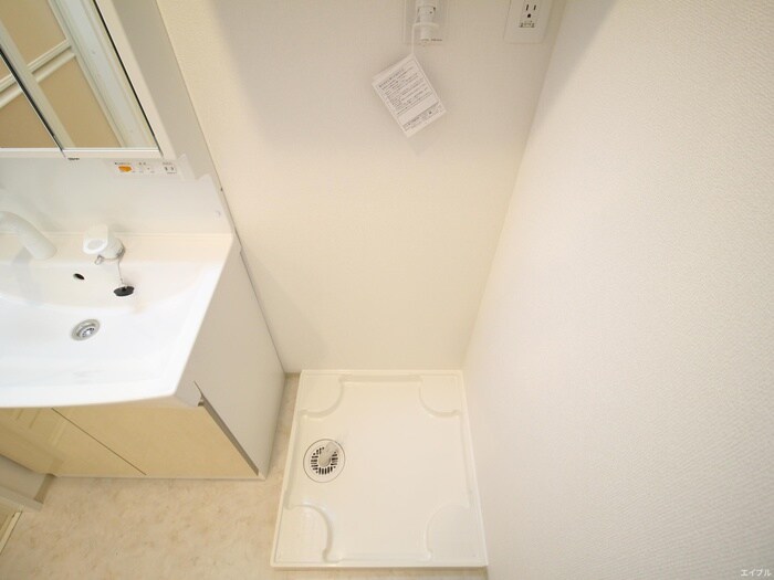 物件内観写真15　(洗濯機置場)