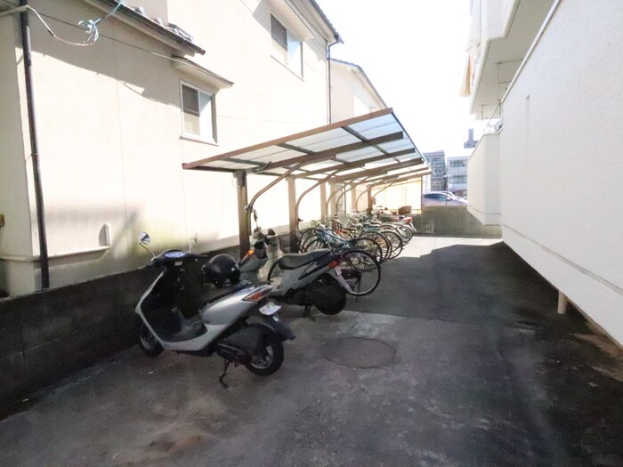 物件外観写真3　(駐輪場)