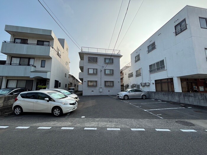 物件外観写真6　(駐車場)