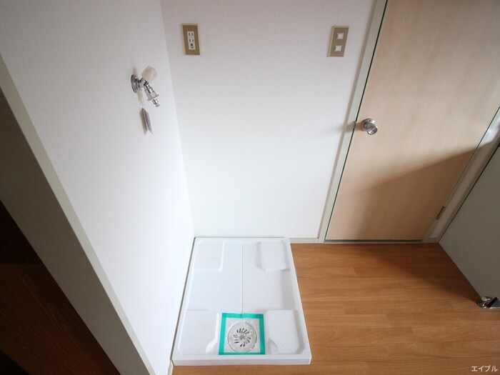 物件内観写真16　(洗濯機置場)